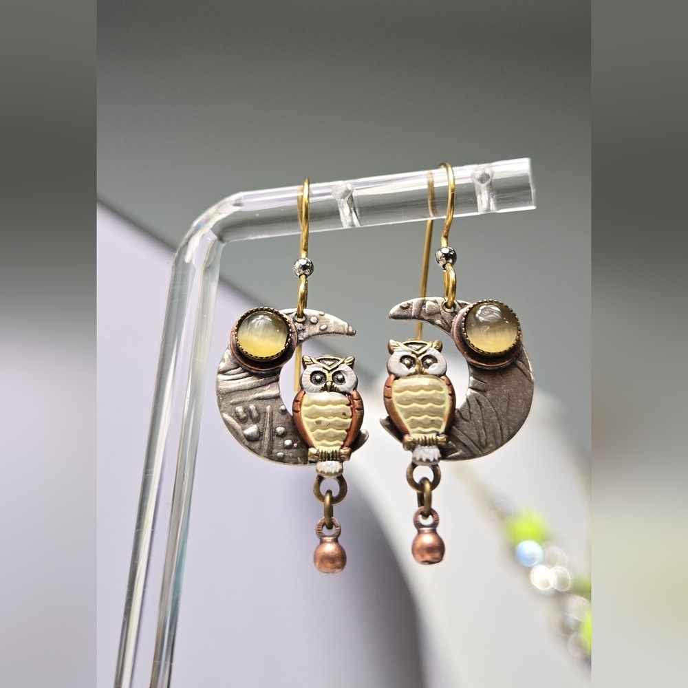 SILVER FOREST OWL ON CRESCENT MOON EARRING - Picture 14 of 16